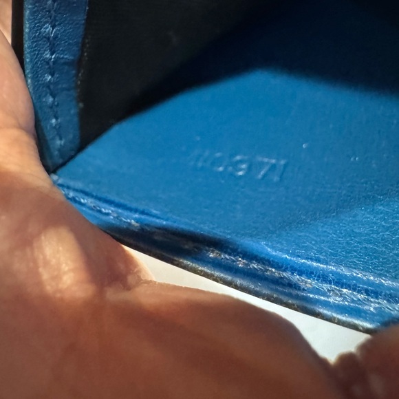 Authentic Louis Vuitton Epi men’s wallet - Picture 4 of 14